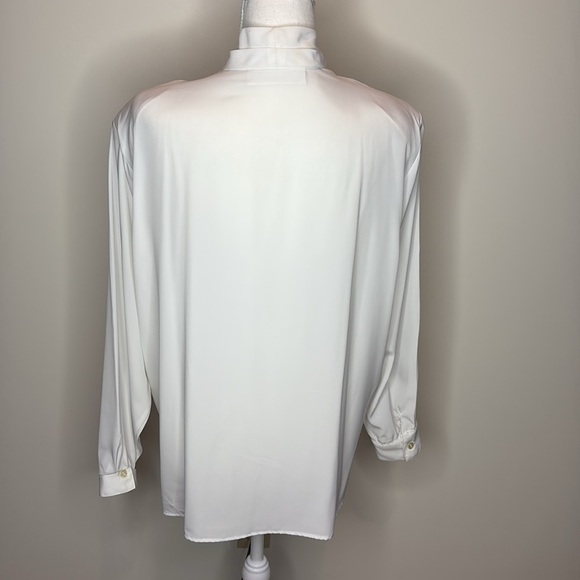 Yves St. Clair White Blouse with Shawl Collar and Draped Silhouette. Size 20 - Picture 6 of 11